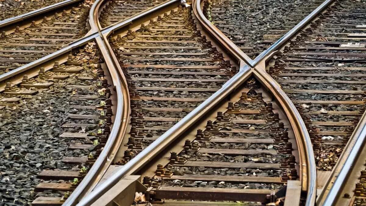 Schienen Bahn Eisenbahn Zug Gleise · AVENTIN Storys