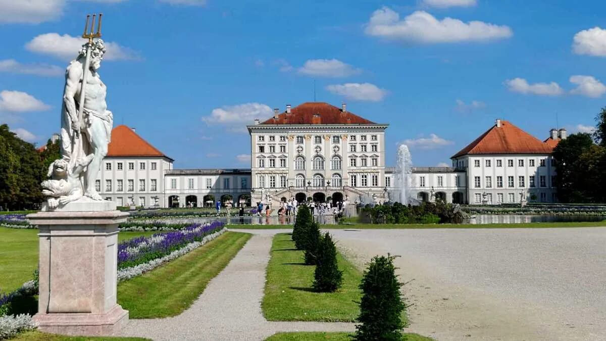 Nymphenburg · Schloss Park Brunnen Poseidon München · AVENTIN Storys
