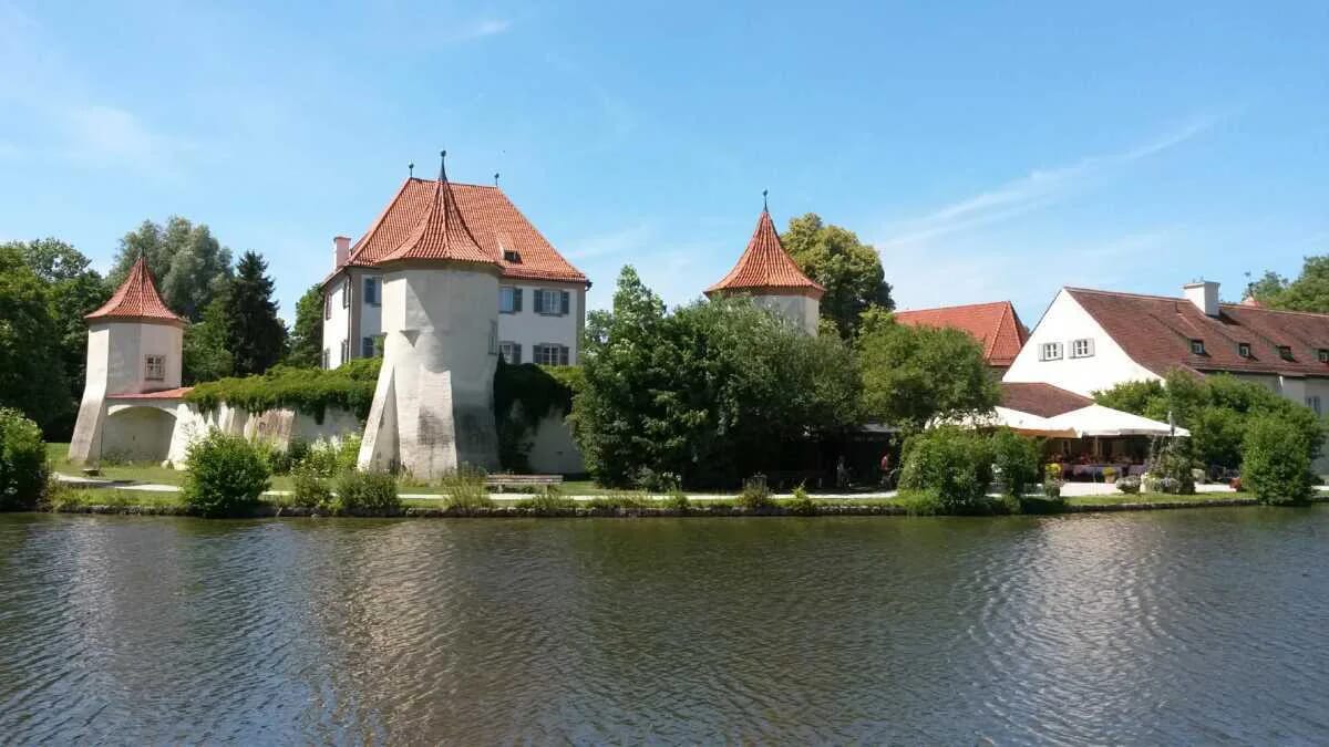 Schloss Blutenburg Jagdschloss Wasserburg München · AVENTIN Storys
