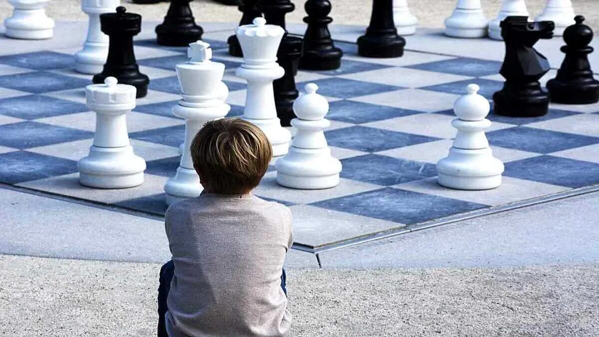 Schach Spiel Brett Schachbrettmuster Junge Weizenkornlegende · AVENTIN Storys