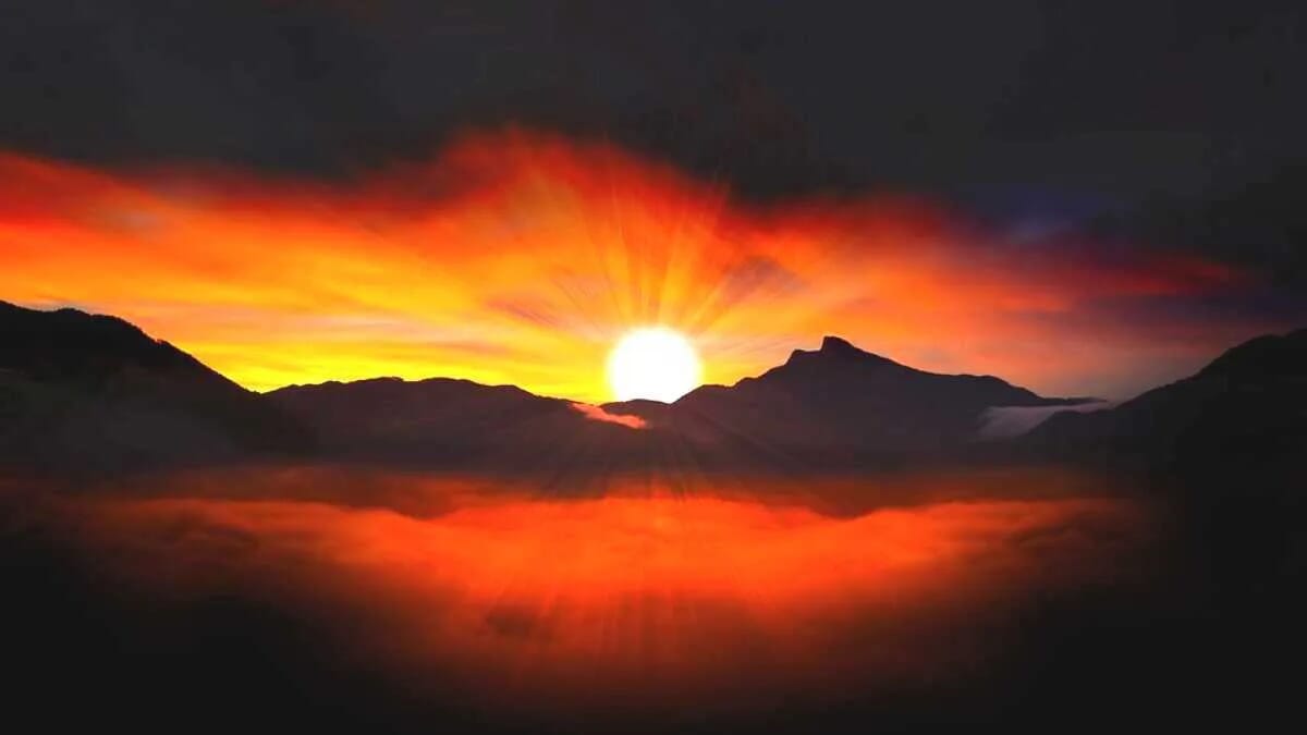 Berge Gebirge Licht Sonne Abendrot Morgenrot · AVENTIN Storys