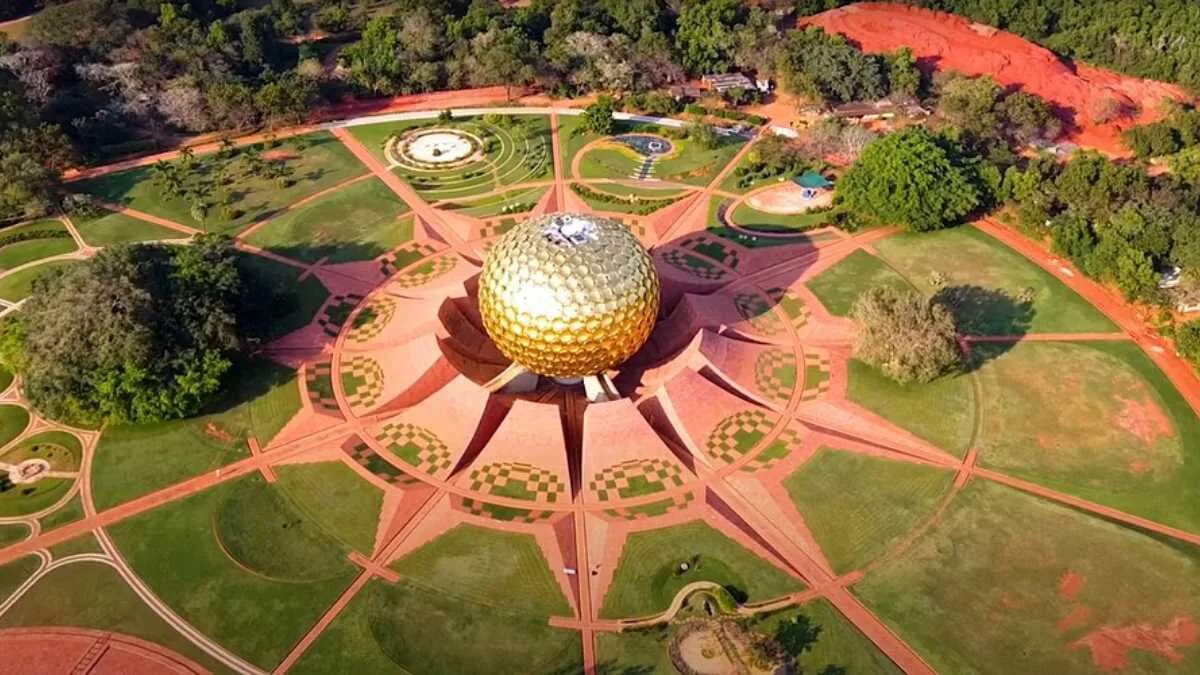 Auroville · Stadt der Morgenröte · Mirra Alfassa · Indien · Auroville, Stadt der Morgenröte