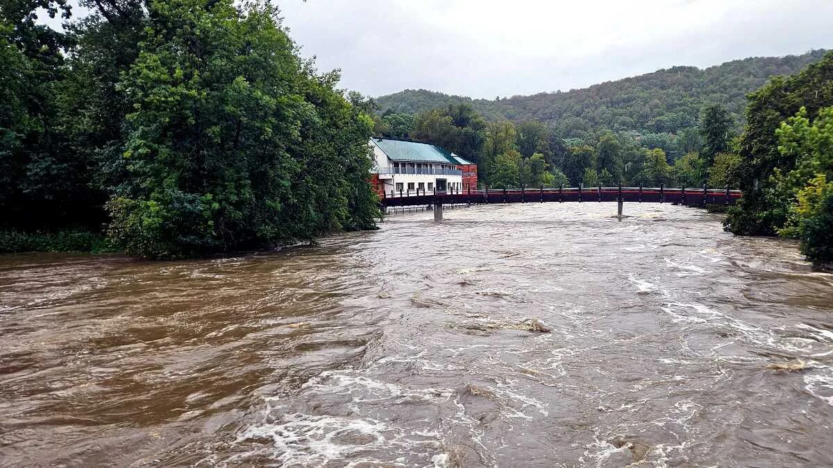Die Brücke der Vernunft · Einsicht Geduld und Zusammenhalt · Hochwasser · AVENTIN Storys