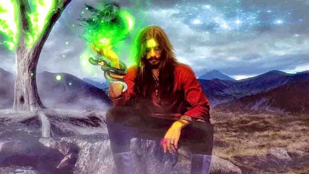 Ein langhaariger Juan Hexenmeister in rotem Gewand hält eine grün leuchtende Schlange vor einer Berglandschaft.