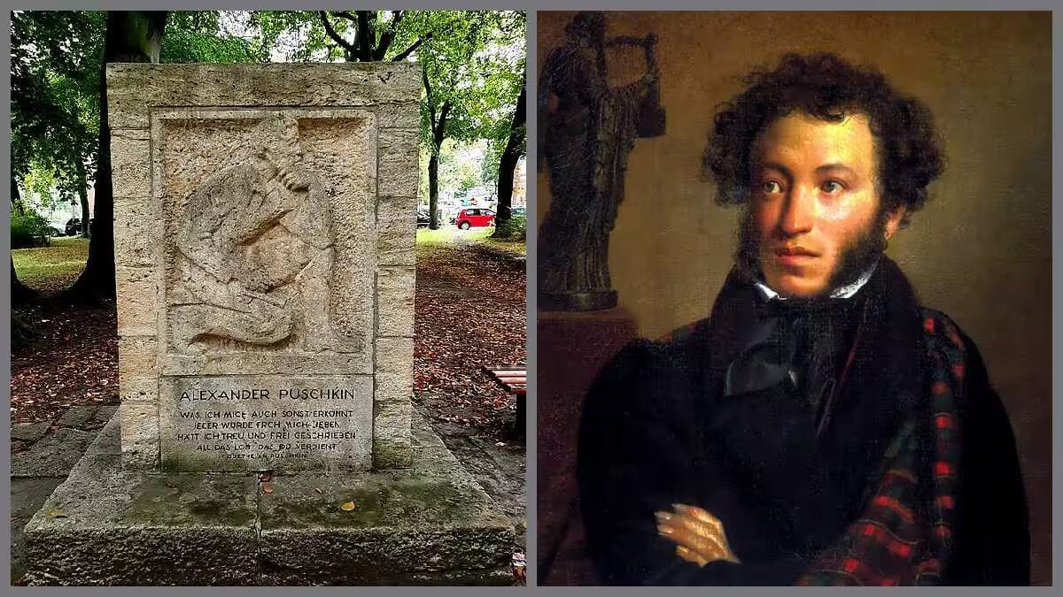 Ein steinernes Denkmal von Alexander Puschkin steht neben einem gemalten Porträt des russischen Dichters vor einem parkartigen Hintergrund.