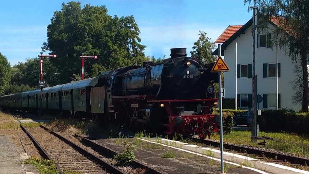 Dampflok Reise Zug Waggon Bahn Eisenbahn Lokomotive