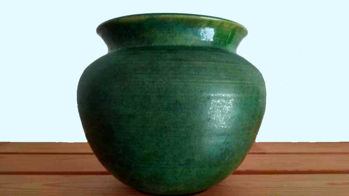 Vase Grün Wand Regal · AVENTIN Storys